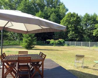 Beautiful private villa for 6 guests with WIFI, TV, terrace and parking - Saint-Romain-sur-Cher - Patio