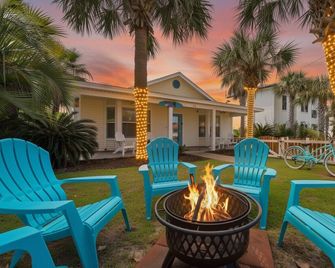 Private Beach Access, Fenced Yard & Pet Friendly, Cabana Life Beach House - Miramar Beach - Patio