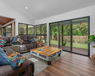 JB's - Ocean, Bush, Pets, Expansive Living, Decks, Air-Con - Huskisson - Pokój dzienny