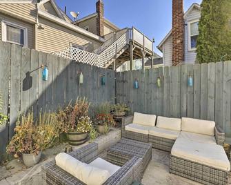 Pet-Friendly Revere Getaway, Steps from the T! - Revere - Patio