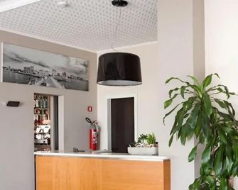 Hotel Metropol - Pesaro - Rezeption