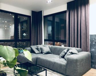 Grandhouse - Minsk - Wohnzimmer