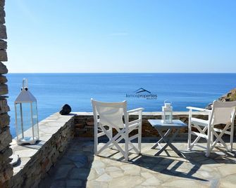 Fantastic house on the waterfront in the area of Koundouros - Koundouros - Balcony