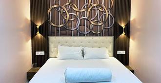 Hotel Delta International - Bodhgaya - Schlafzimmer