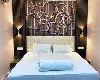 Hotel Delta International - Bodh Gaya - Bedroom