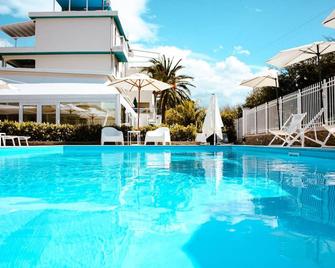 Principe Alogna Hotel & Spa - Altavilla Milicia - Pool