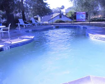 Rodeway Inn Jackson - Martell - Martell - Zwembad