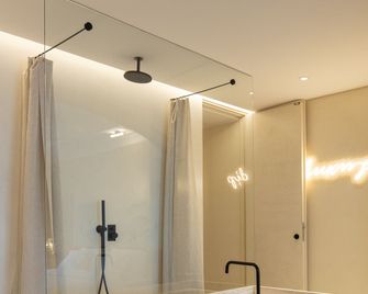 Almadina Smart Luxury - Porto - Kamar Mandi