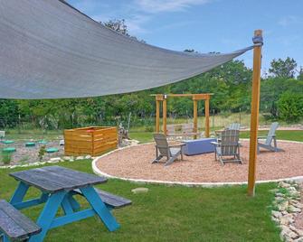 Arbor House of Dripping Springs - Safari House - Dripping Springs - Patio