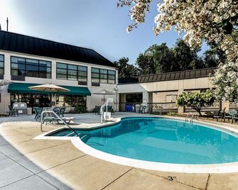 Travelodge by Wyndham Roanoke - Roanoke - Pool
