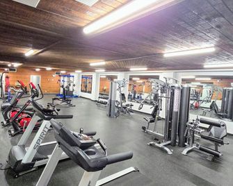 Crestwood Hotel - Hinton - Fitnessbereich