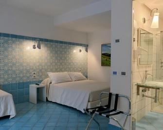 Ganimede Hotel - Sperlonga - Chambre