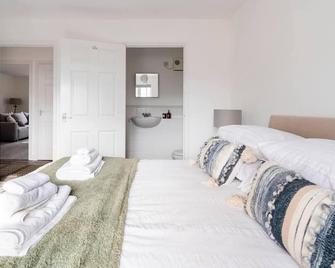 Immaculate 2-Bed Apartment in Welwyn Garden City - Welwyn Garden City - Bedroom