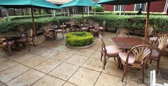 Eldoret wagon hotel - Eldoret - Patio