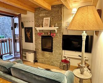 Chalet-style apartment in the heart of La Thuile - La Thuile - Olohuone