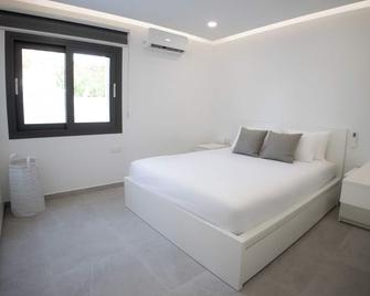 Phaedrus Living: Luxury Mackenzie Flat - Larnaca - Bedroom