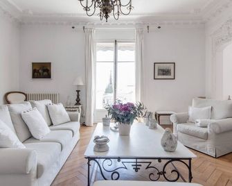 Penthouse Lou Lòu by iVillamia com - ניס - סלון