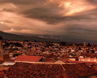 Check Inn Bed and Breakfast - Cuenca - Outdoors view