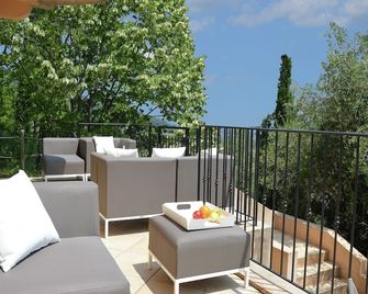 Elegant Villa with Pool, Cabris - Cabris - Balcón