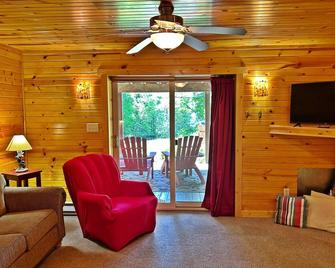 Nokomis Chain Home w/wd, firepit, dock, on trails - Tomahawk - Huiskamer