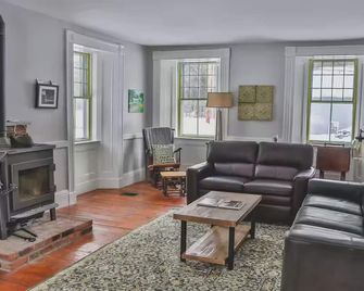 Greystone 1830 - Reading - Living room