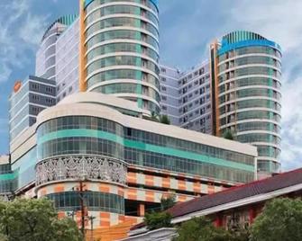 Redliving Apartemen Sentraland Semarang - Win Property - Semarang - Building