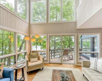 Dreamy lakefront gem on wooded property with private beach, dock & fast WiFi - Orange - Living room
