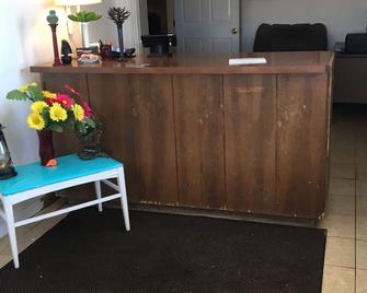 Sands Motel - Van Horn - Front desk