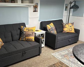 Cozy 1 bedroom RV, pet friendly in fantastic Aztec with Animas River access - Aztec - Sala de estar