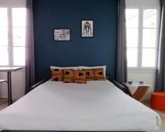 Smart Inn Fontainebleau Centre- Studio - Fontainebleau - Bedroom
