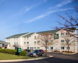 Quality Inn & Suites - Loves Park - Building