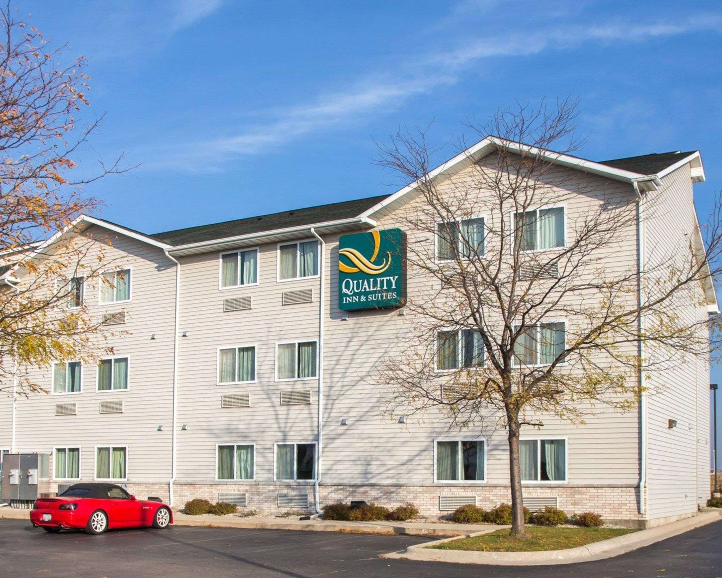 Building view of Quality Inn and Suites Loves Park near Rockford