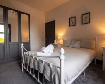 Spacious Town House - Lytham St. Annes - Bedroom
