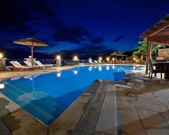 Hermes-Ios Rooms To Let - Mylopotas - Piscina