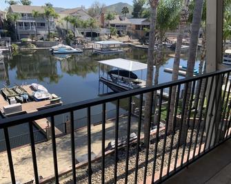 Beautiful Waterfront Home With Dock In Canyon Lake, Ca - Canyon Lake - Balcony