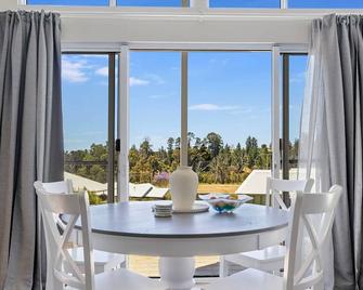Hill View Cottages - Sail A - Nannup - Dining room