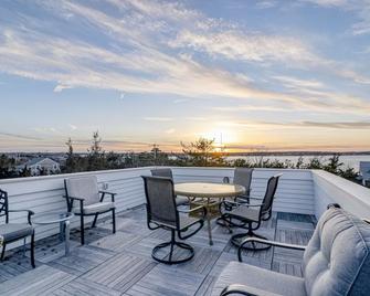 Captain Samuel Norris House - Vineyard Haven - Balcony