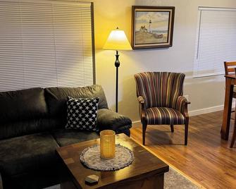 Small Town Gem in Elma, Washington - Elma - Sala de estar