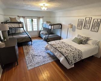 A year-round retreat for adrenaline junkies - Wallace - Bedroom