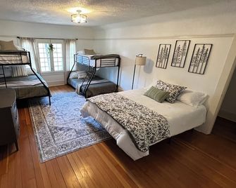 A year-round retreat for adrenaline junkies - Wallace - Bedroom