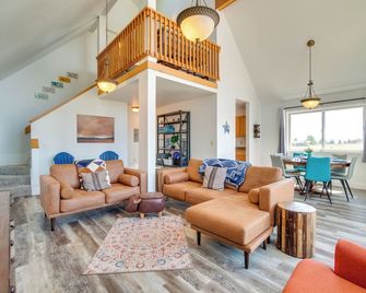 Bright Wyoming Retreat With Deck And Mou - Saratoga - Sala de estar