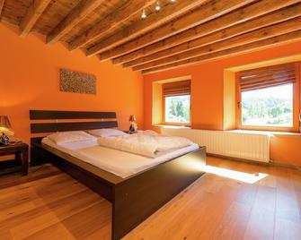 Holiday home situated in a rural setting - Lierneux - Habitación