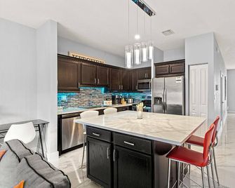 Heated Pool Family Retreat- Games, Everglades, Keys - Homestead - Kitchen