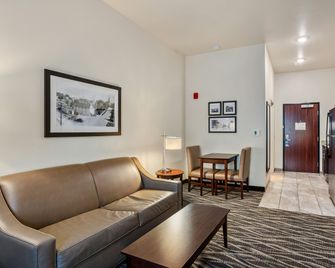 Cobblestone Hotel & Suites - Little Chute - Little Chute - Sala de estar