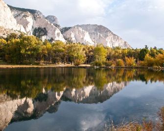 Cabin located near Chalk Creek, Wrights Lake, St. Elmo, Mt. Princeton and Antero - Nathrop