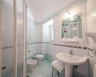 Hotel L'Argine Fiorito - Atrani - Ванна кімната