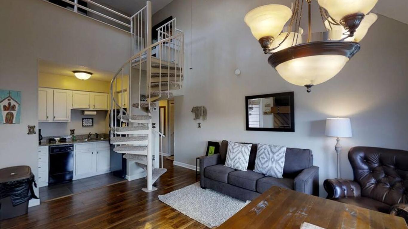 Smoky Top Summit Condo Condo