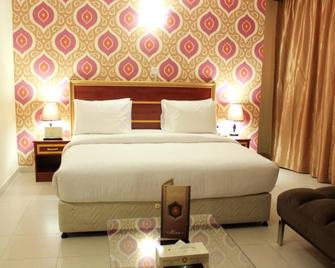 Montreal Naif Hotel - Dubai