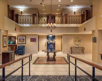 Clarion Collection Hotel Arlington Court Suites - Arlington - Ingresso
