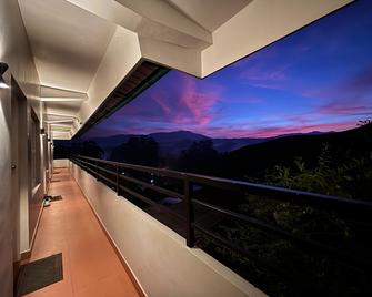 7 Malai Residency Munnar - Munnar - Balcón